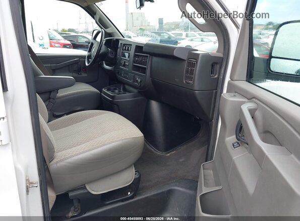 1GAZGNFP7M1155402 2021 CHEVROLET EXPRESS White წინა სალონის ხედი