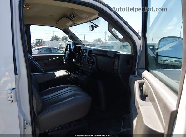 1GAZGNFP9L1266306 2020 CHEVROLET EXPRESS White წინა სალონის ხედი