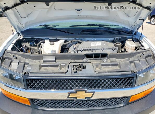 1GAZGPF70S1107779 2025 CHEVROLET EXPRESS White Engine compartment view