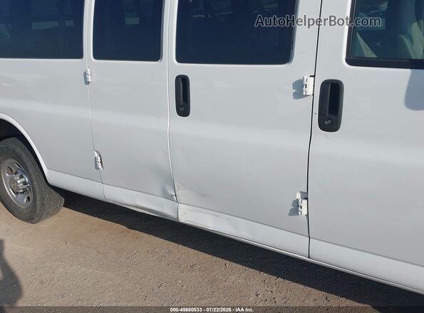 1GAZGPF75R1210335 2024 CHEVROLET EXPRESS White Դիմացի տեսք