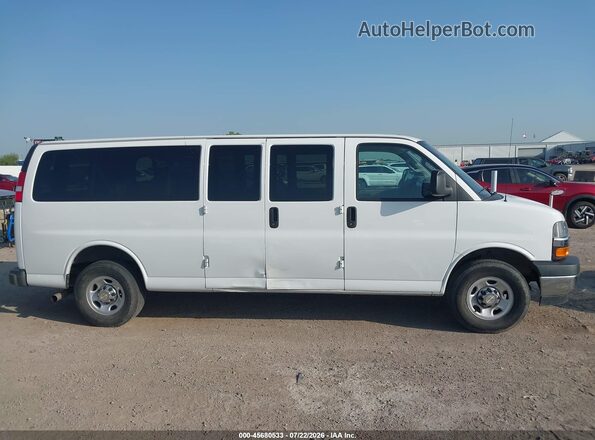 1GAZGPF75R1210335 2024 CHEVROLET EXPRESS White Սալոնի հետևի տեսք