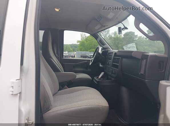 1GAZGPFF2H1272622 2017 CHEVROLET EXPRESS White წინა სალონის ხედი