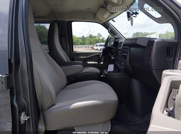 1GAZGPFF4H1274842 2017 CHEVROLET EXPRESS Gray Widok wnętrza z przodu