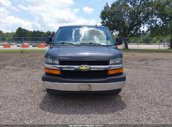1GAZGPFF4H1274842 2017 CHEVROLET EXPRESS Gray Widok z przodu