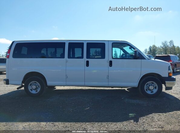 1GAZGPFF7H1286371 2017 CHEVROLET EXPRESS White უკანა სალონის ხედი