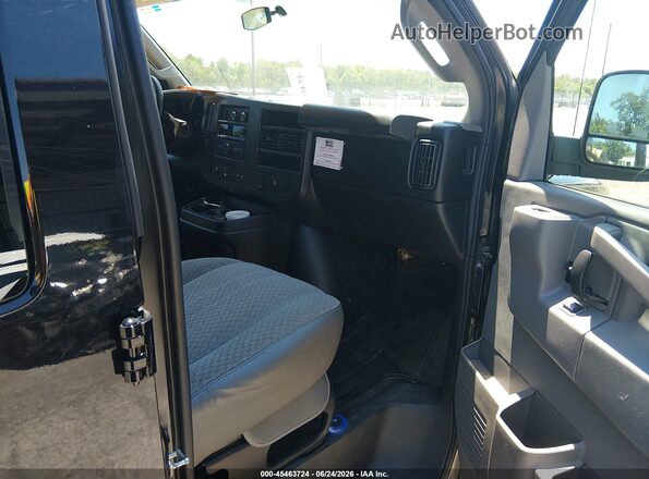 1GAZGPFF8G1314967 2016 CHEVROLET EXPRESS Черный Вид салона спереди