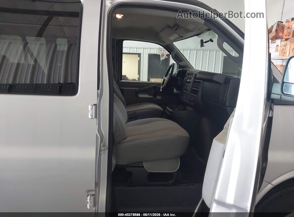 1GAZGPFFXG1276030 2016 CHEVROLET EXPRESS Silver Սալոնի դիմացի տեսք