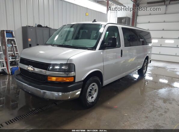 1GAZGPFFXG1276030 2016 CHEVROLET EXPRESS Silver Առջևի ձախ երեք քառորդ տեսարան