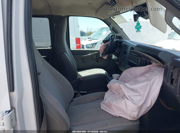 1GAZGPFG0K1248710 2019 CHEVROLET EXPRESS White Vista interior delantera