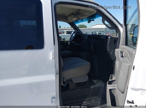 1GAZGPFG1G1317444 2016 CHEVROLET EXPRESS White Սալոնի դիմացի տեսք