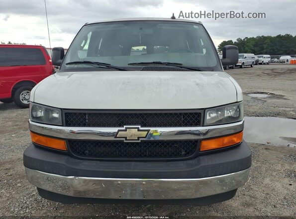 1GAZGPFG1H1289372 2017 CHEVROLET EXPRESS White Widok z przodu