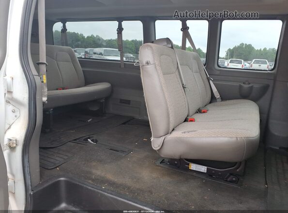 1GAZGPFG1H1289372 2017 CHEVROLET EXPRESS White Widok naklejki z numerem VIN