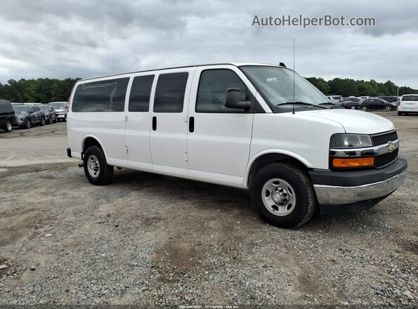 1GAZGPFG1H1289372 2017 CHEVROLET EXPRESS White Widok wnętrza z tyłu