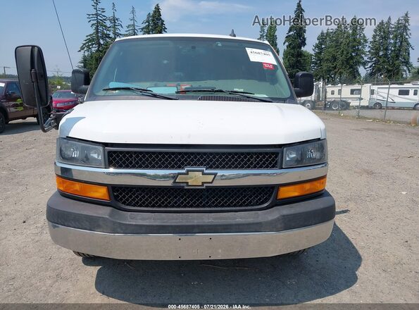 1GAZGPFG1J1291421 2018 CHEVROLET EXPRESS Белый Вид задней части салона
