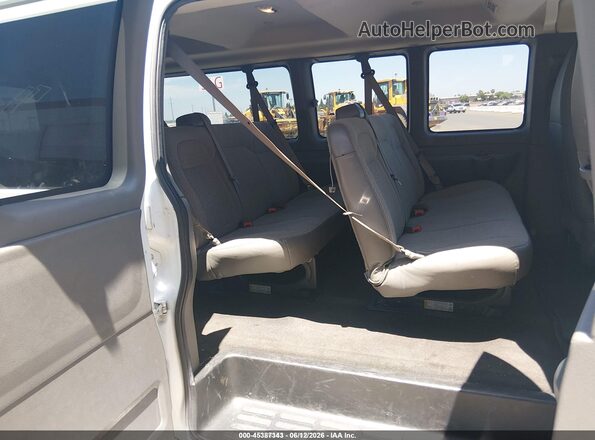 1GAZGPFG1J1303633 2018 CHEVROLET EXPRESS White Vista de la etiqueta del VIN
