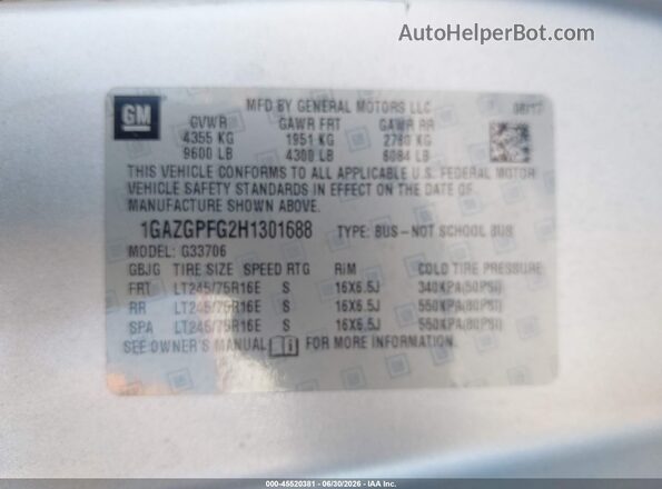 1GAZGPFG2H1301688 2017 CHEVROLET EXPRESS Silver Vista del compartimento del motor