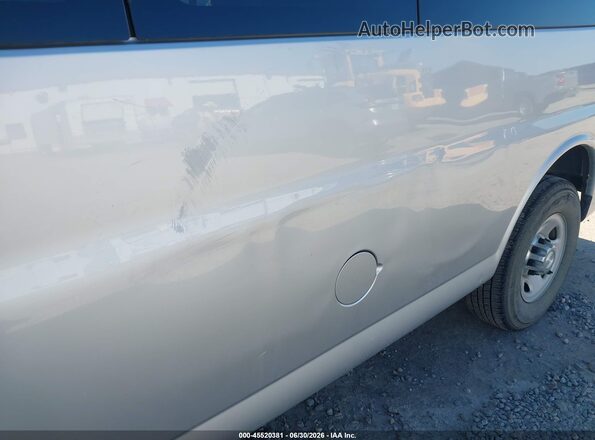 1GAZGPFG2H1301688 2017 CHEVROLET EXPRESS Silver Vista del cuadro de instrumentos