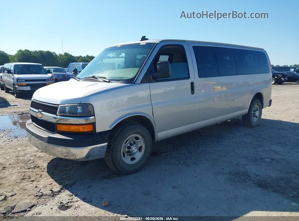 1GAZGPFG2H1301688 2017 CHEVROLET EXPRESS Silver Vista tres cuartos delantera izquierda