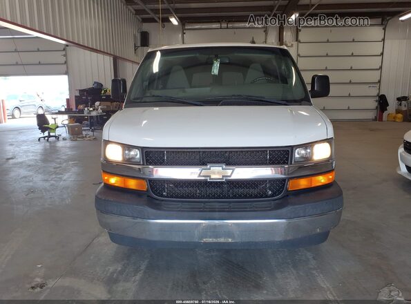 1GAZGPFG3H1289034 2017 CHEVROLET EXPRESS White Widok z przodu