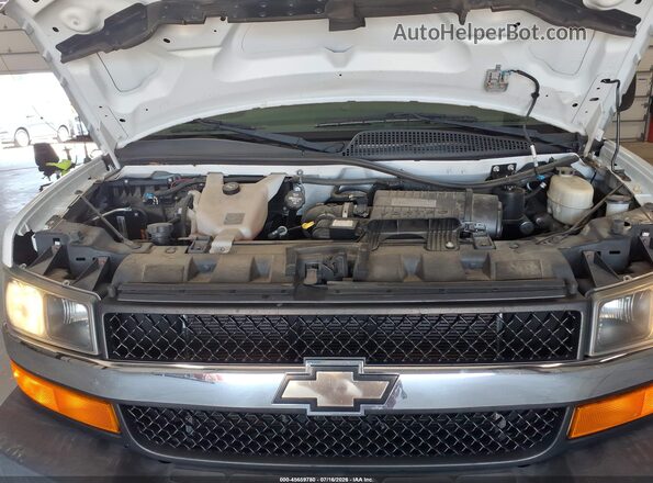 1GAZGPFG3H1289034 2017 CHEVROLET EXPRESS White Widok z tyłu