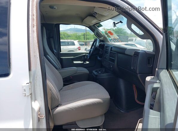 1GAZGPFG5G1172781 2016 CHEVROLET EXPRESS White წინა სალონის ხედი