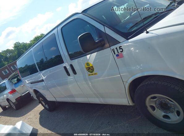 1GAZGPFG5K1273747 2019 CHEVROLET EXPRESS White Vista interior trasera