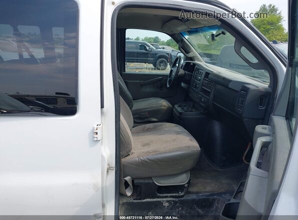 1GAZGPFG8G1283180 2016 CHEVROLET EXPRESS White Widok wnętrza z przodu