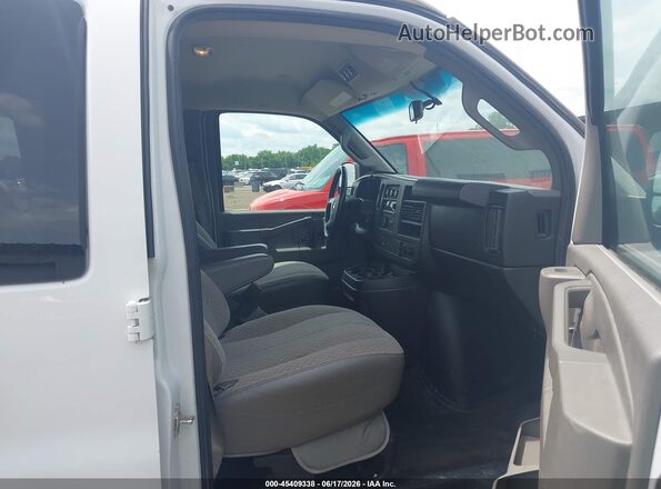 1GAZGPFG9H1249587 2017 CHEVROLET EXPRESS White წინა სალონის ხედი