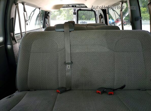 1GAZGPFG9L1208580 2020 CHEVROLET EXPRESS White Widok tylnych siedzeń