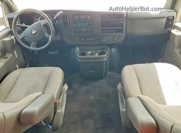 1GAZGPFG9L1208580 2020 CHEVROLET EXPRESS White Widok deski rozdzielczej