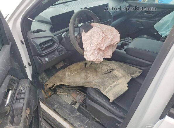 1GC10VEL7RU210105 2024 CHEVROLET SILVERADO White Առջևի վահանակի տեսք