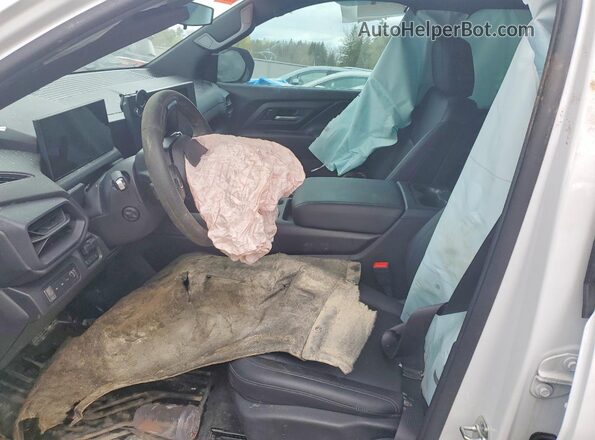 1GC10VEL7RU210105 2024 CHEVROLET SILVERADO White Սալոնի դիմացի տեսք