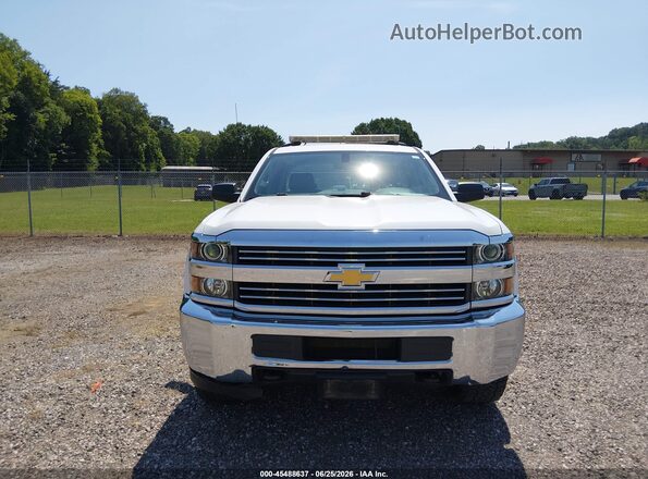 1GC1KUEG0JF111013 2018 CHEVROLET SILVERADO White Vista del cuadro de instrumentos