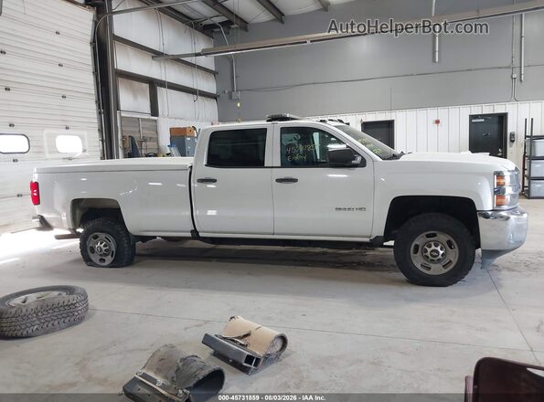 1GC1KUEG0JF171390 2018 CHEVROLET SILVERADO Белый Вид задней части салона