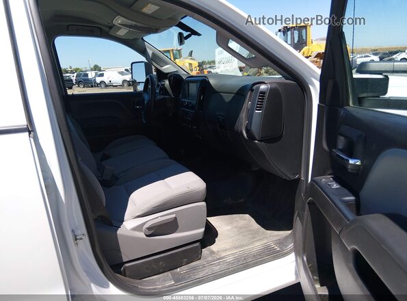 1GC1KUEG5JF258394 2018 CHEVROLET SILVERADO White წინა სალონის ხედი