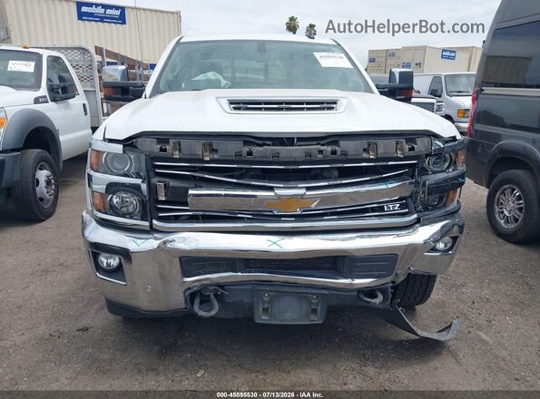 1GC1KWEY2JF233618 2018 CHEVROLET SILVERADO White Vista del cuadro de instrumentos