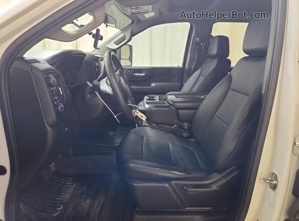 1GC1YLE72PF175846 2023 CHEVROLET SILVERADO White Вид салону спереду