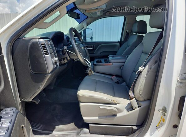 1GC2CUEG1HZ349897 2017 CHEVROLET SILVERADO Белый Вид салона спереди
