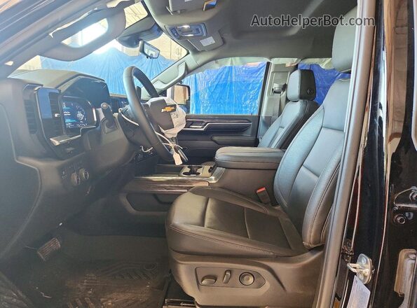1GC4KPE7XSF102464 2025 CHEVROLET 2500 Черный Вид салона спереди
