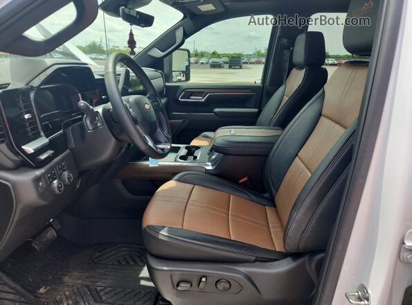 1GC4KREY5SF270064 2025 CHEVROLET SILVERADO White Front interior view