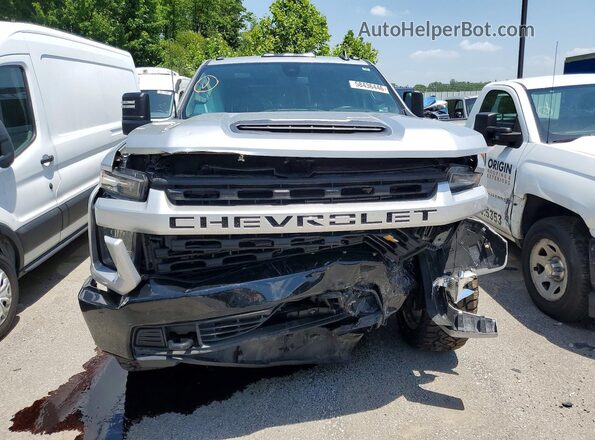 1GC4YME70PF102414 2023 CHEVROLET SILVERADO Серебряный Вид спереди
