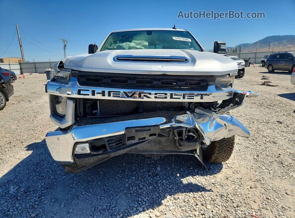 1GC4YNE7XLF330906 2020 CHEVROLET SILVERADO Серебряный Вид спереди