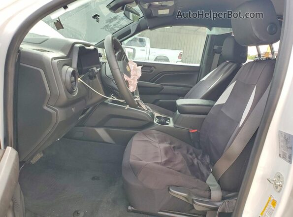 1GCGSBEC2R1309368 2024 CHEVROLET COLORADO White Widok wnętrza z przodu