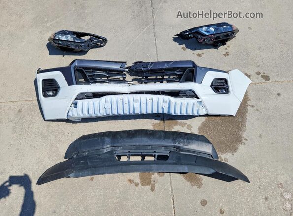 1GCGSCEC1R1295582 2024 CHEVROLET COLORADO White ძრავის განყოფილების ხედი