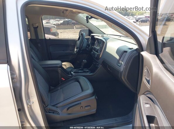 1GCGSDEN2J1114677 2018 CHEVROLET COLORADO Silver Widok wnętrza z przodu