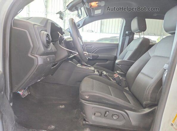 1GCGTBEC6P1188581 2023 CHEVROLET COLORADO White Front interior view