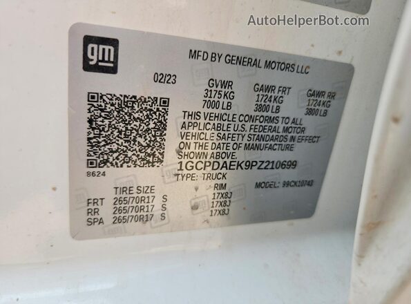 1GCPDAEK9PZ210699 2023 CHEVROLET SILVERADO White VIN კოდის სტიკერის ხედი