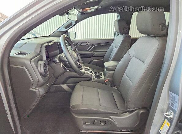 1GCPTBEK9S1181995 2025 CHEVROLET COLORADO Gray Вид салону спереду