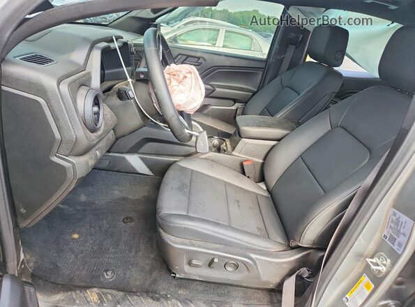 1GCPTEEK4T1105166 2026 CHEVROLET COLORADO Серебряный Вид салона спереди