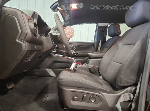 1GCPTEEK6R1245924 2024 CHEVROLET COLORADO Black Widok wnętrza z przodu